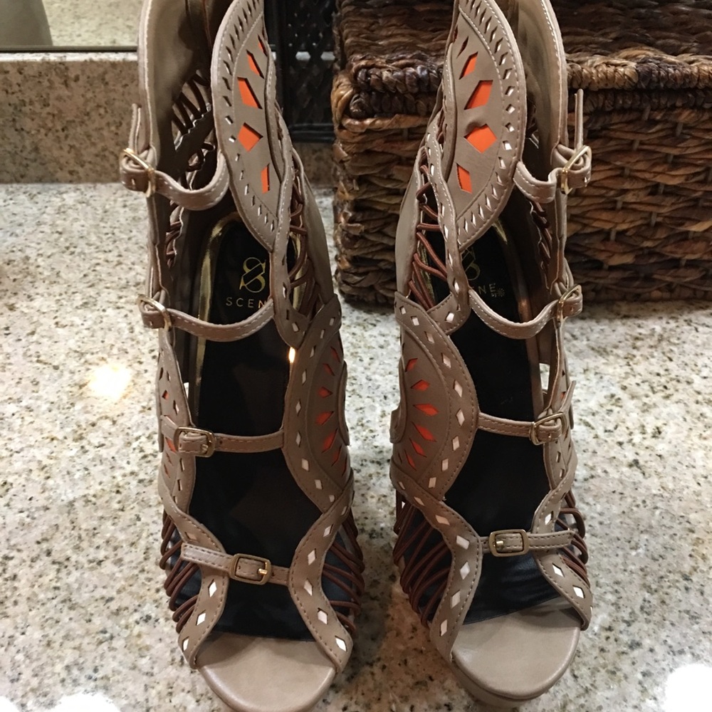 Scene Heel - Picture 2 of 4